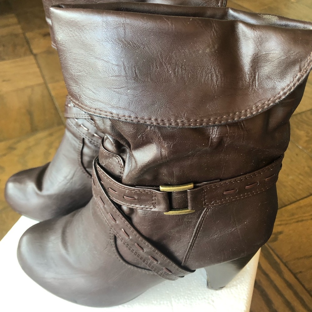 Boots - Picture 3 of 4